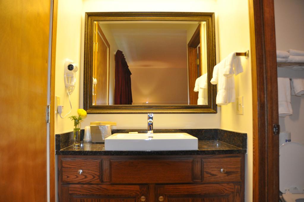 Shepherd Mountain Inn & Suites Pilot Knob Quarto foto