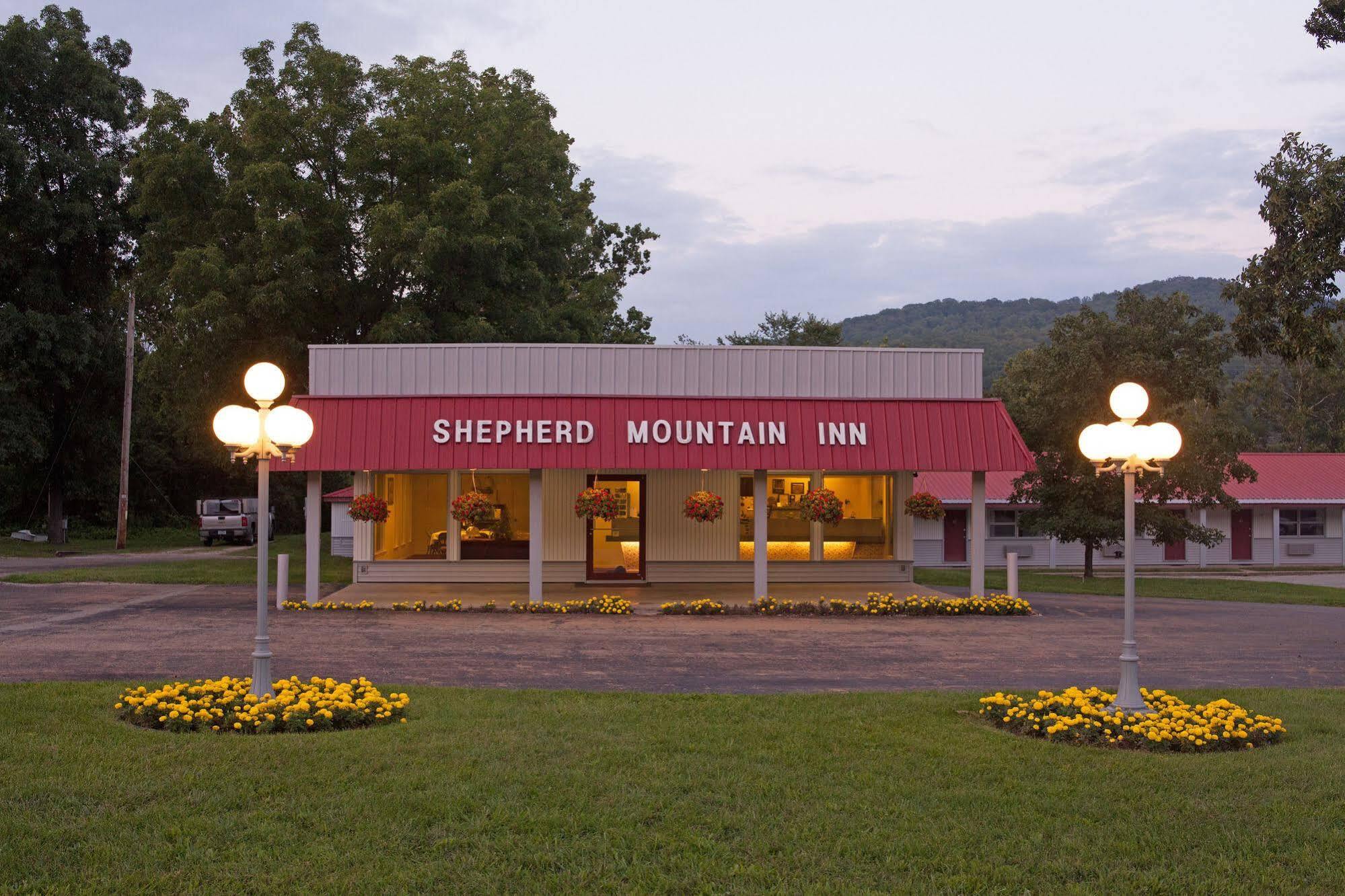 Shepherd Mountain Inn & Suites Pilot Knob Exterior foto