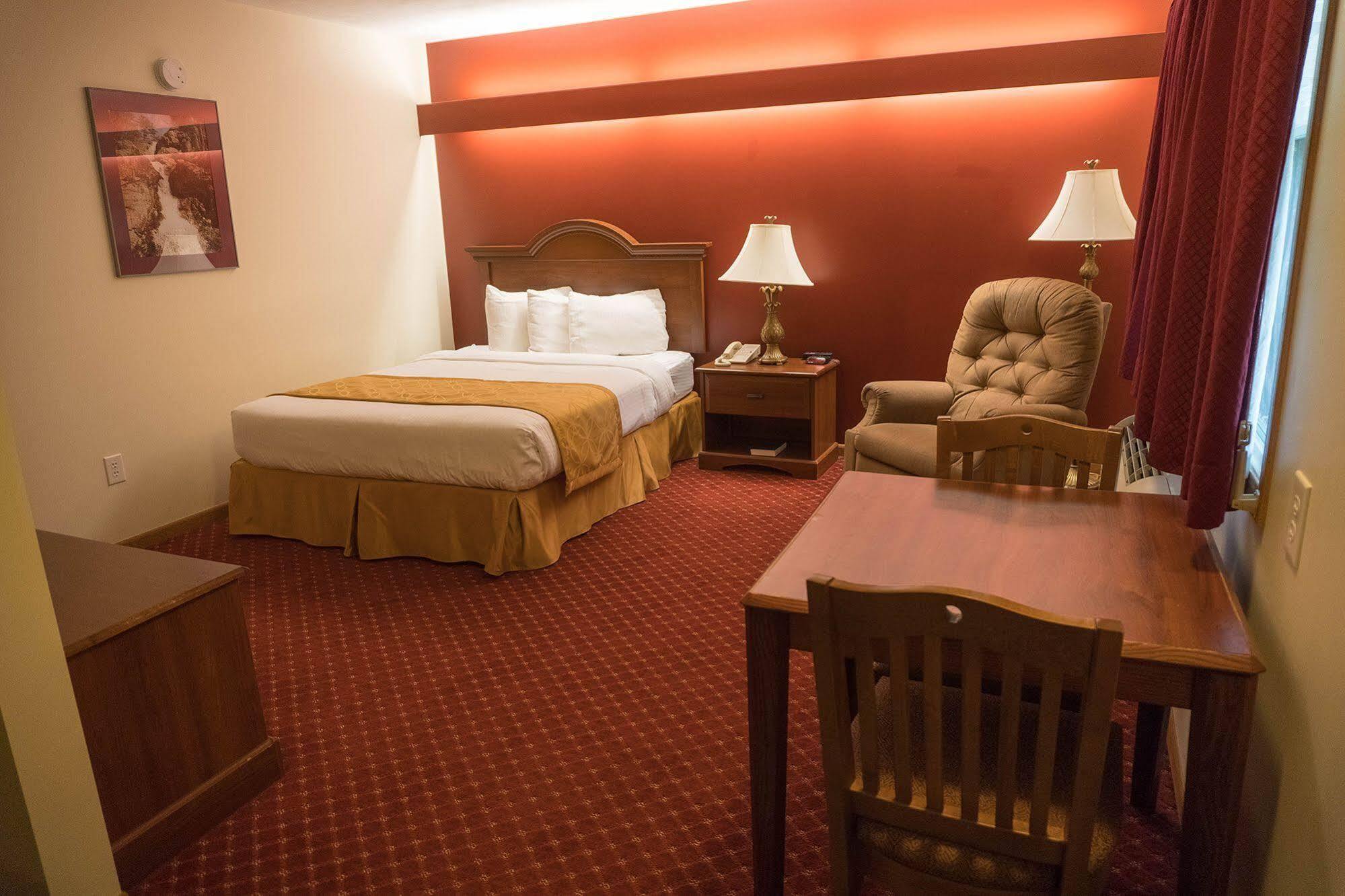Shepherd Mountain Inn & Suites Pilot Knob Exterior foto